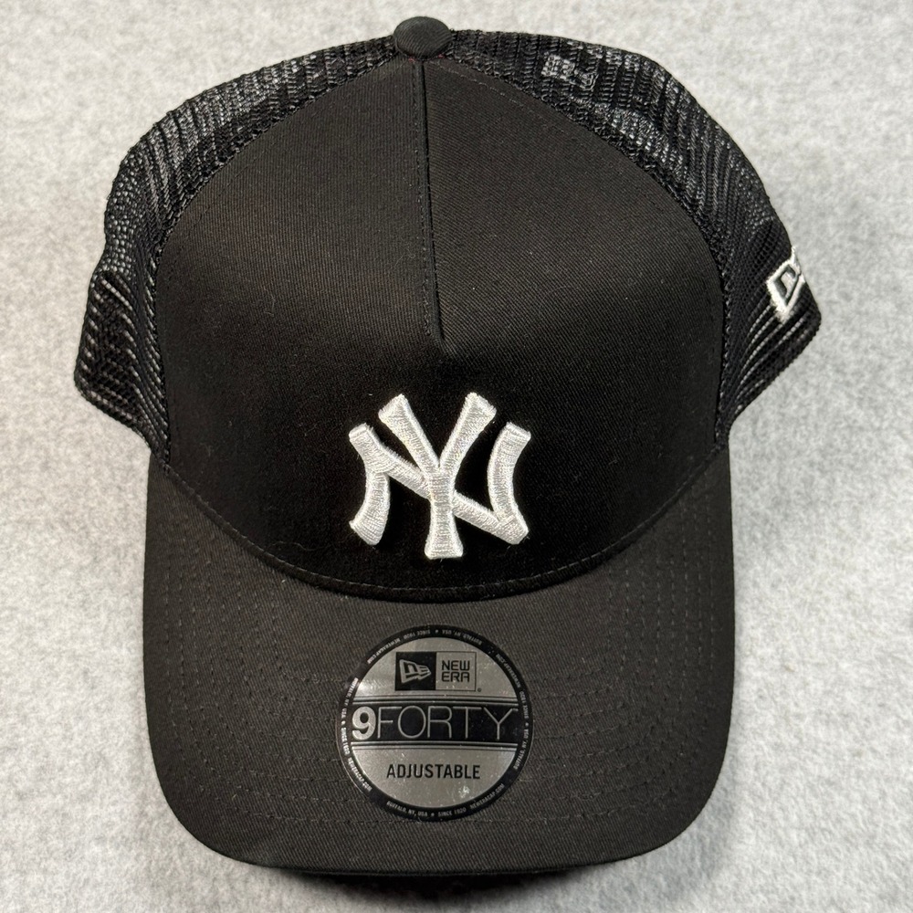 New Era New York Yankees Hat Unisex OSFM Black Mesh 9FORTY Trucker Cap